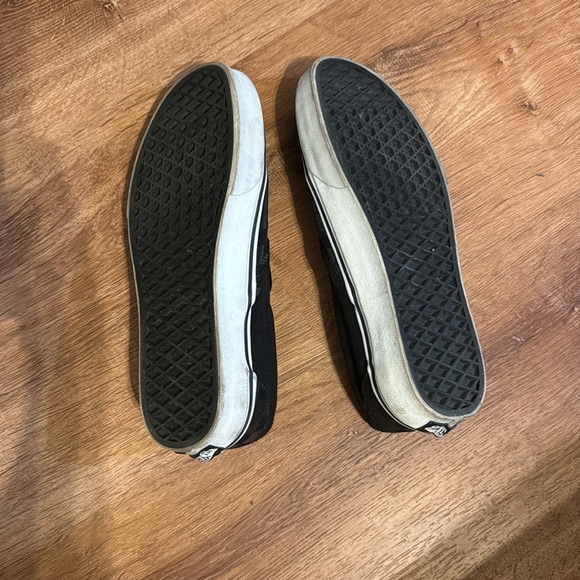 Vans - Picture 2 of 3